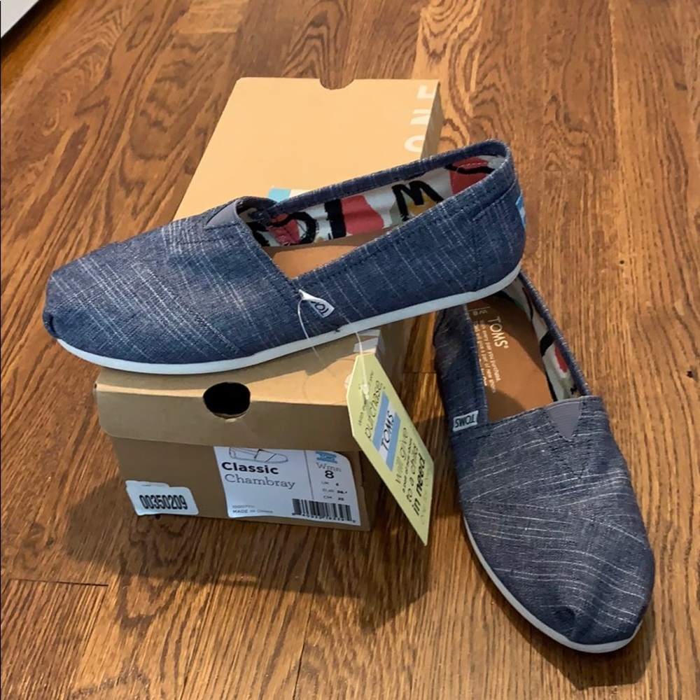 NIB Toms Womens classic Chambray size 8